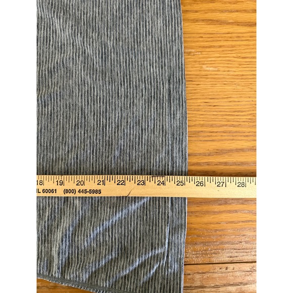 GAP Fit Women’s Top Medium Gray Athletic - Picture 6 of 7